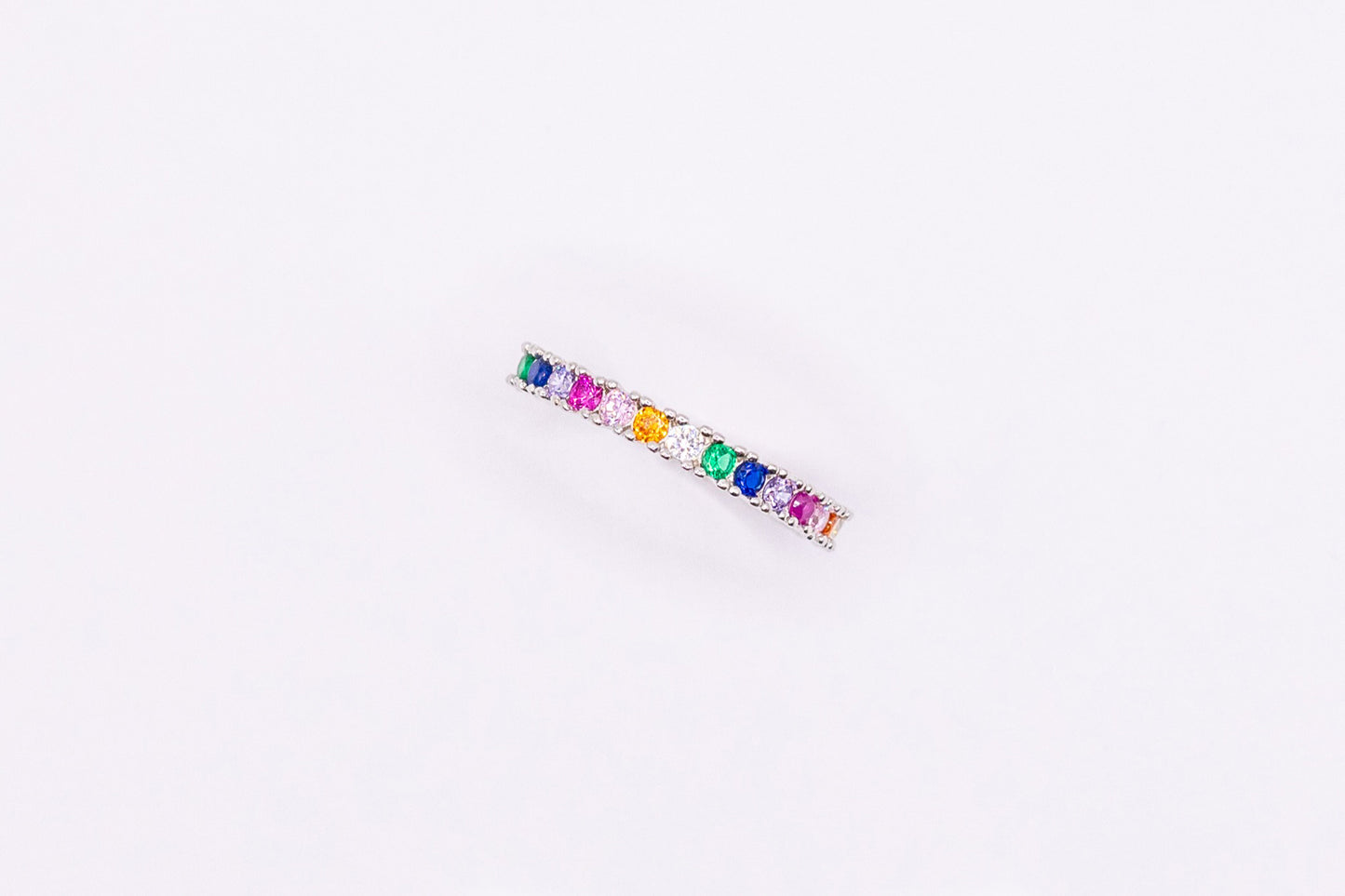 Schimmernder Regenbogen-Ring aus 925 Silber und mit Zirkonia-Steinen