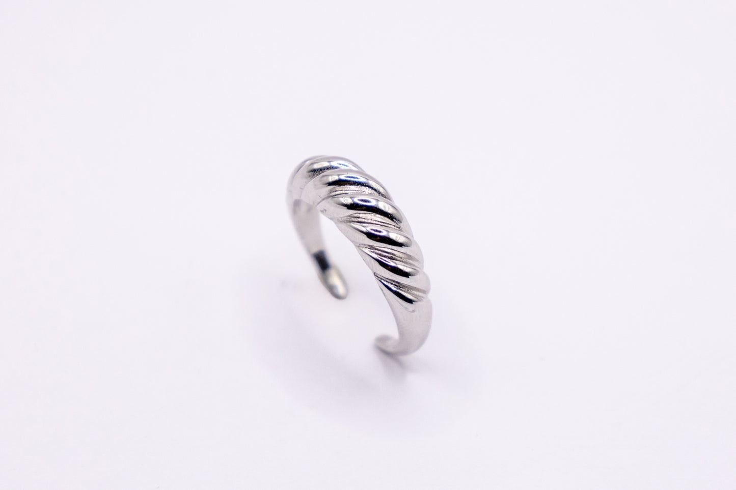 Statement-Ring aus 925 Silber mit gewundener Optik