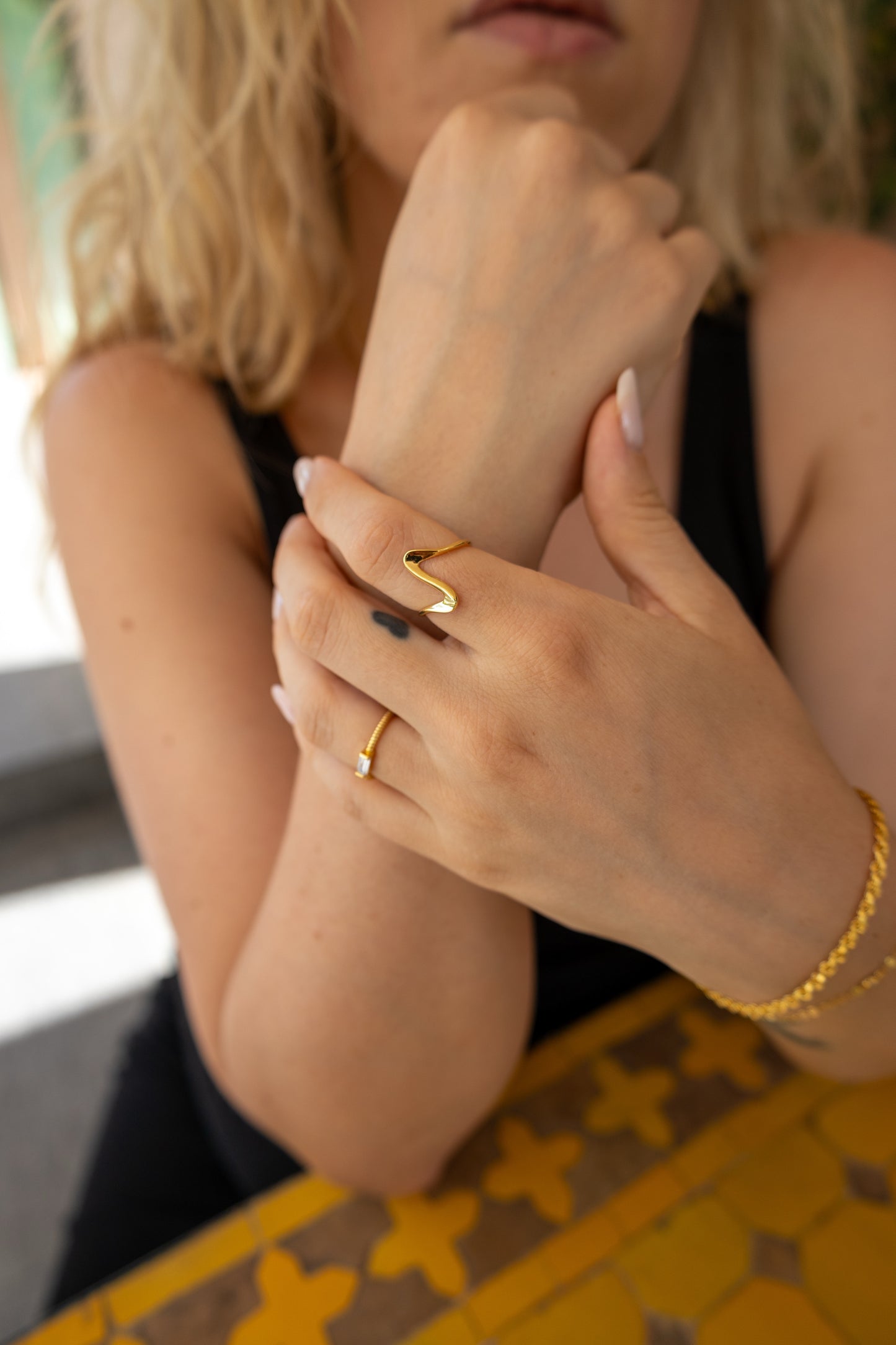 Vergoldeter geschwungener Ring