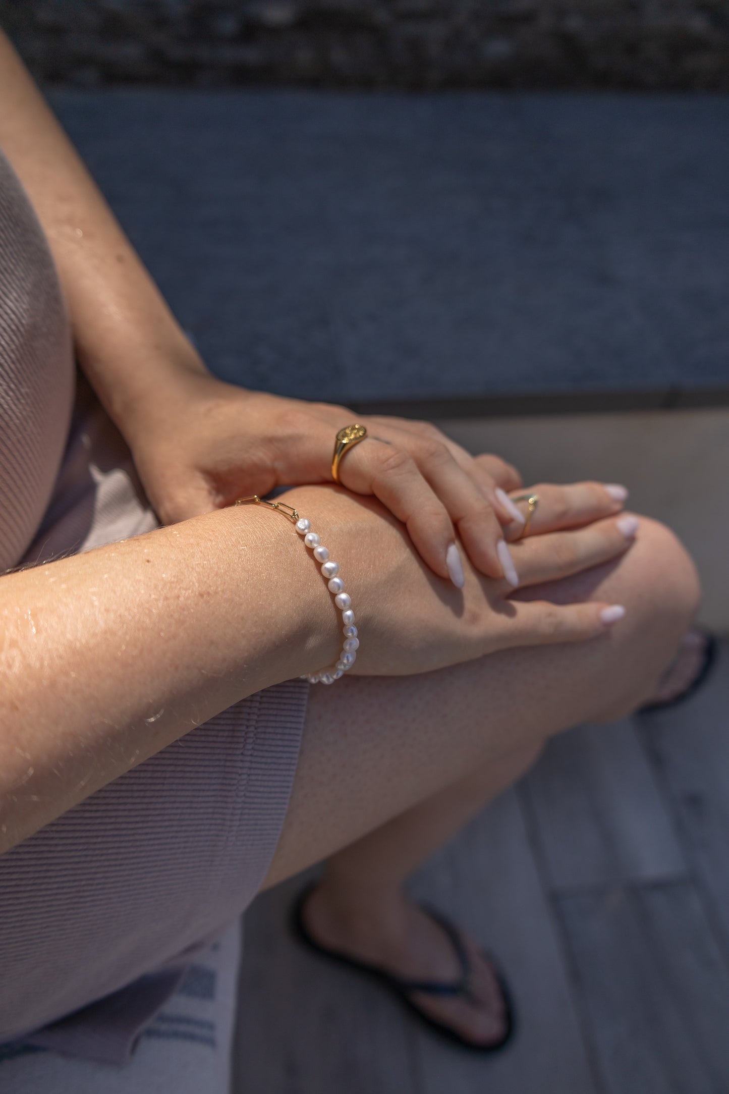 Elegantes vergoldetes Perlenarmband