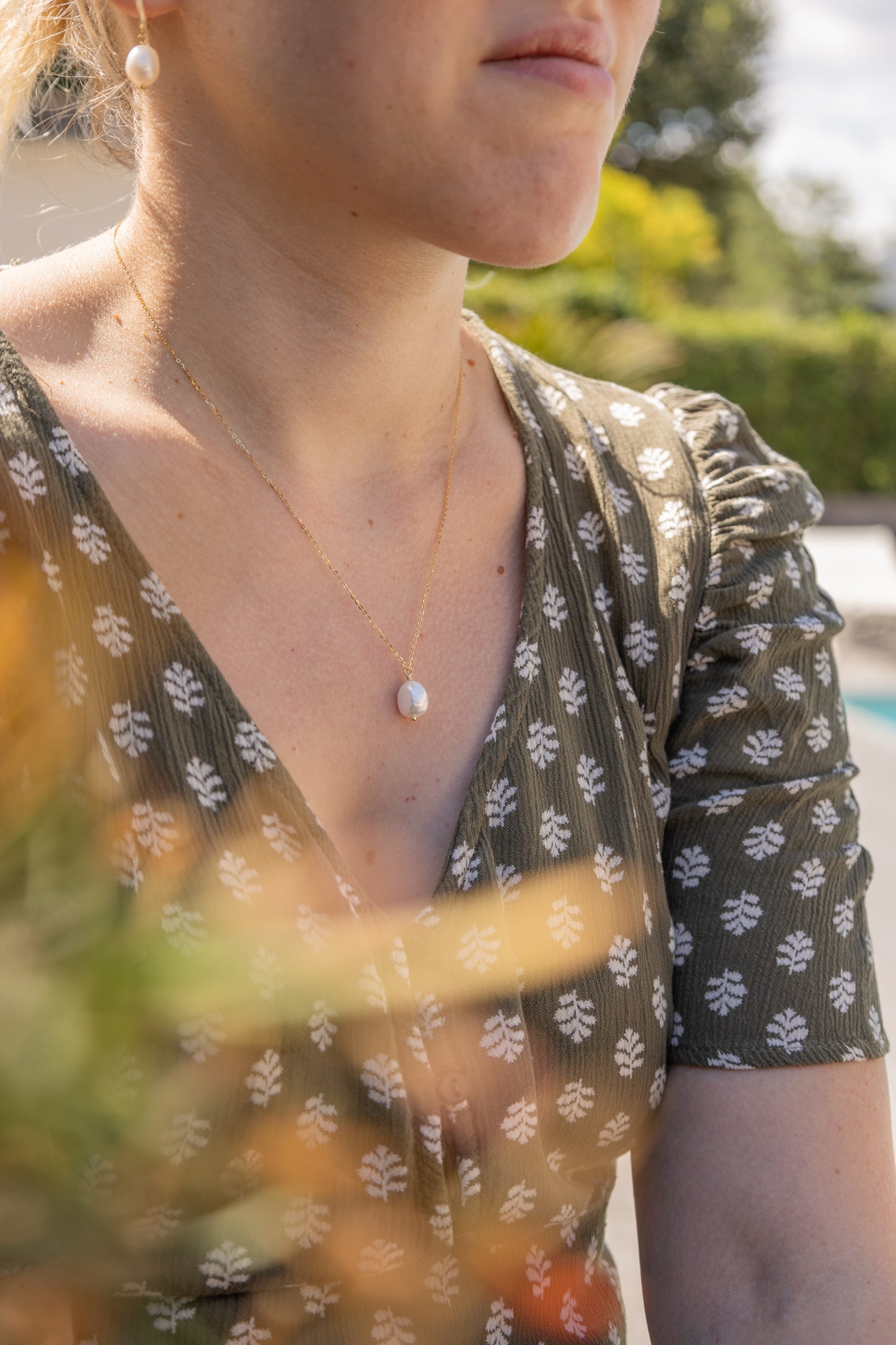 Elegante Goldkette mit großer Perle