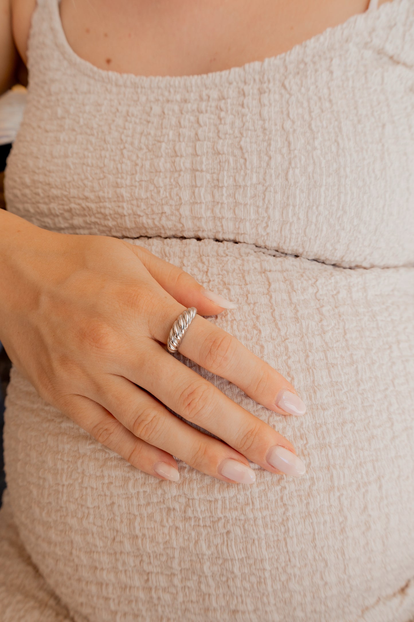 Statement-Ring aus 925 Silber mit gewundener Optik