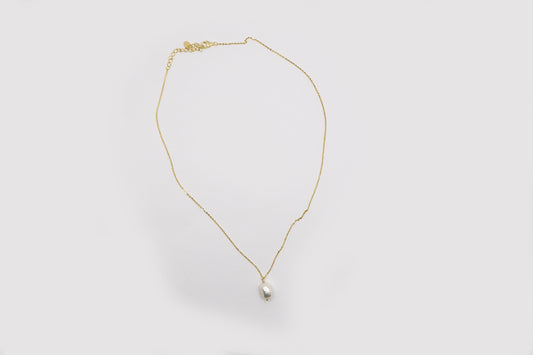 Elegante Goldkette mit großer Perle