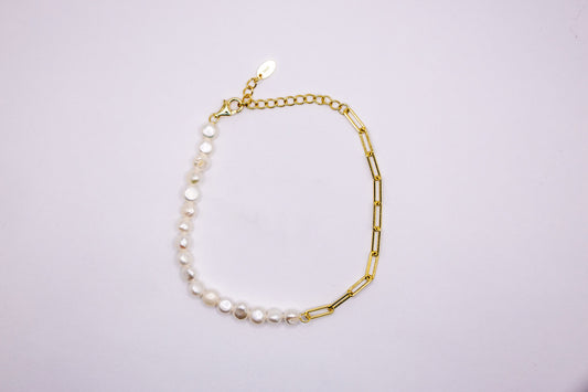 Elegantes vergoldetes Perlenarmband